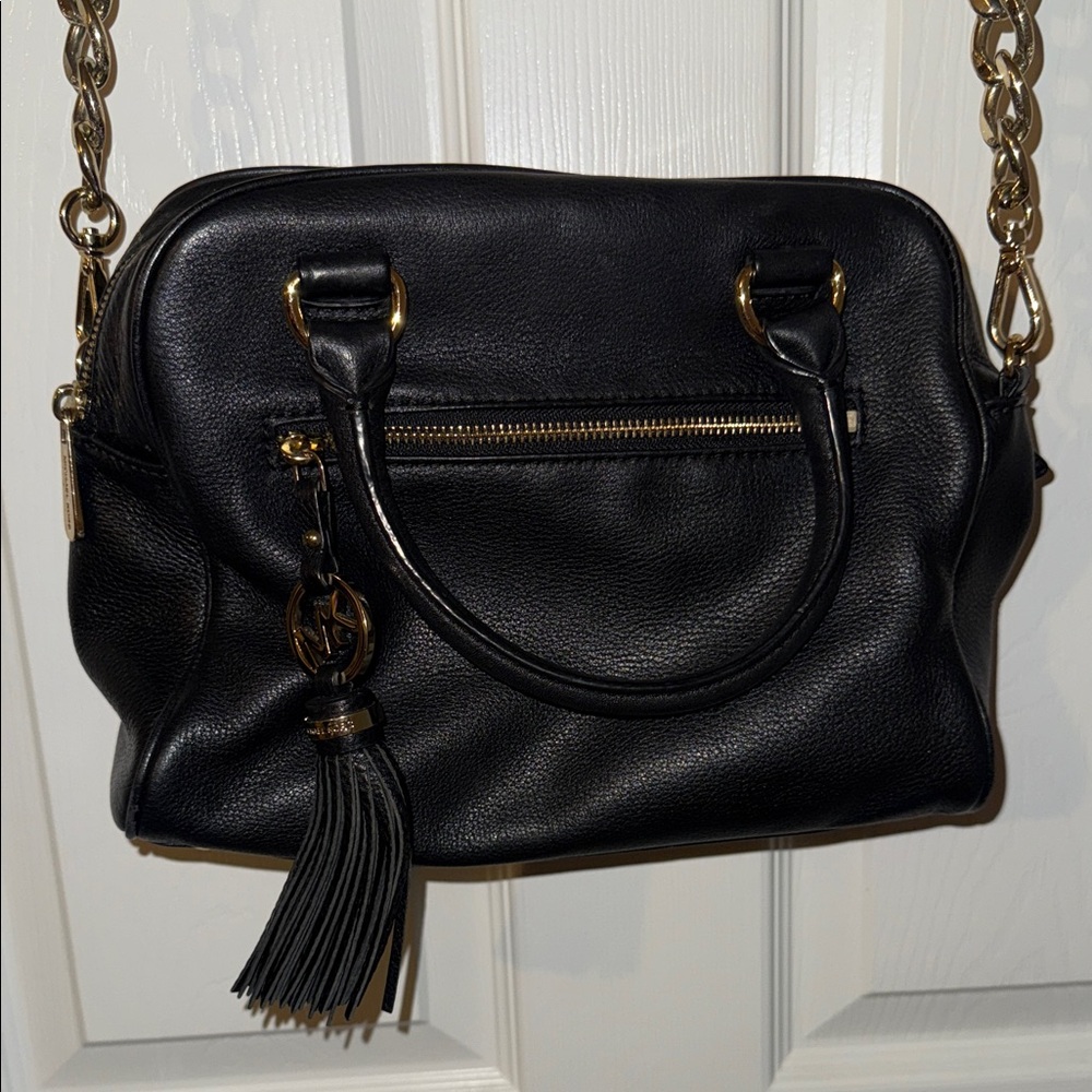 Michael Kors Chic Black Leather Shoulder Bag with Gold Accents